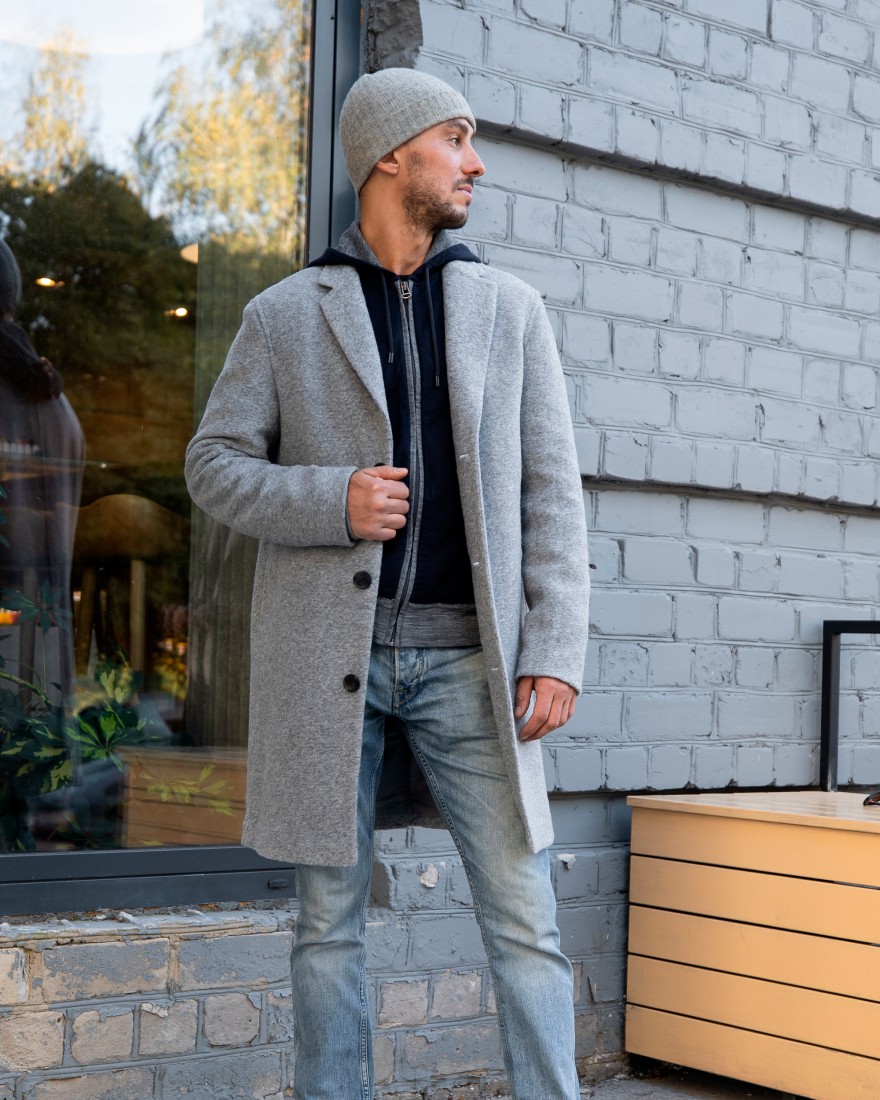 Чоловіче пальто прямого крою, сіре